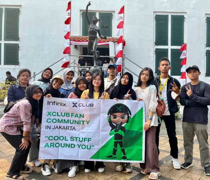 Cover depan + Foto Utama Halaman Portfolio Single - XClub Strolling around Kota Tua